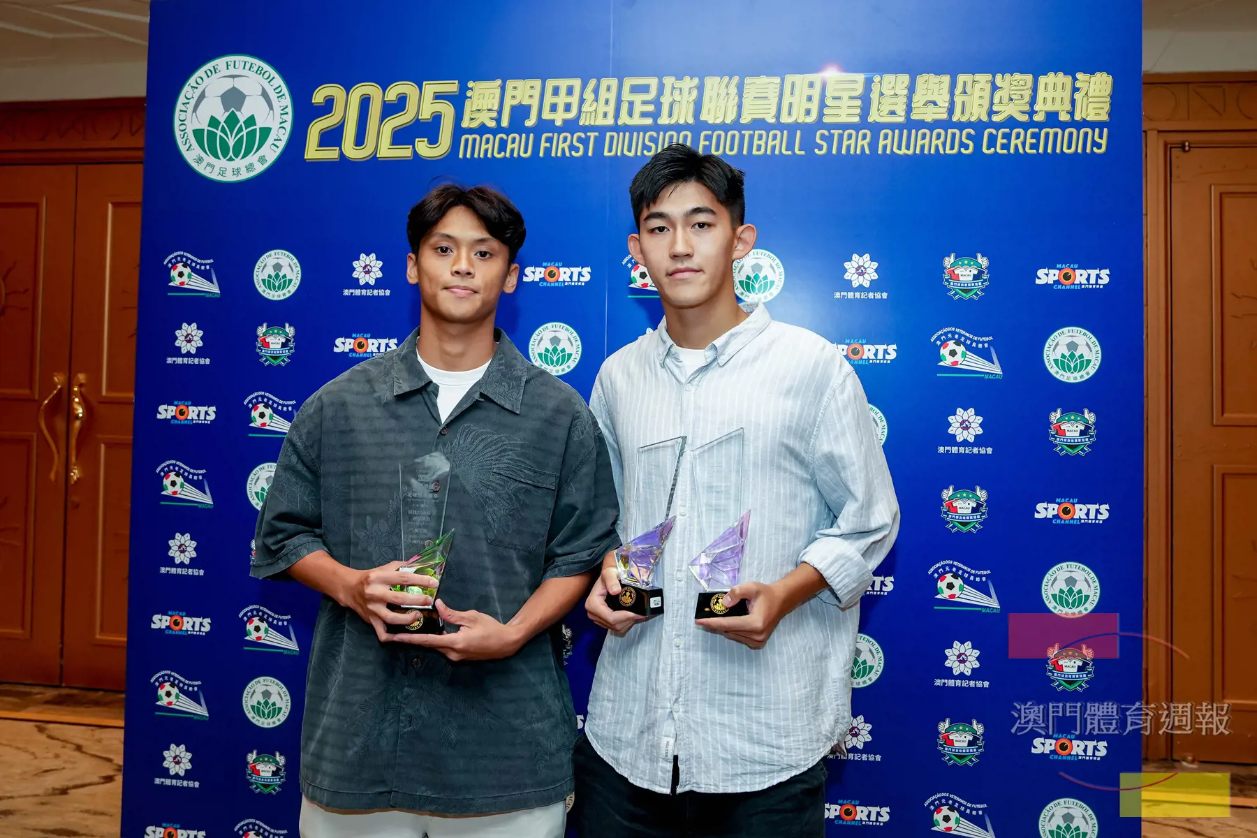 副3 楊力衡（左）與李政霖澳大兄弟班齊獲“最佳23歲以下青年球員”獎項.jpg